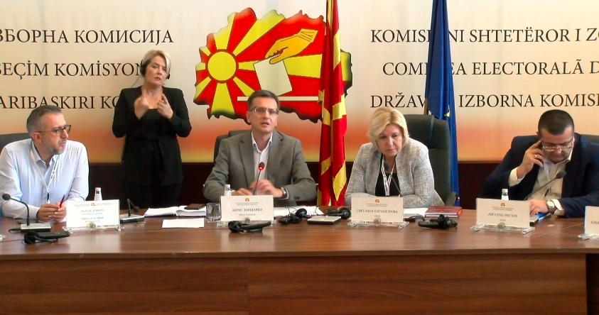 Sot realizohet votimi i personave të sëmurë ose të pafuqishëm  i personave që vuajnë dënim me burg ose janë në paraburgim