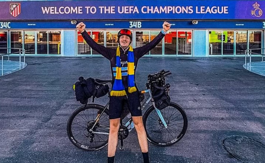Tifozi 19 vjeçar  1570 km me biçikletë për të parë ndeshjen e Ligës së Kampionëve
