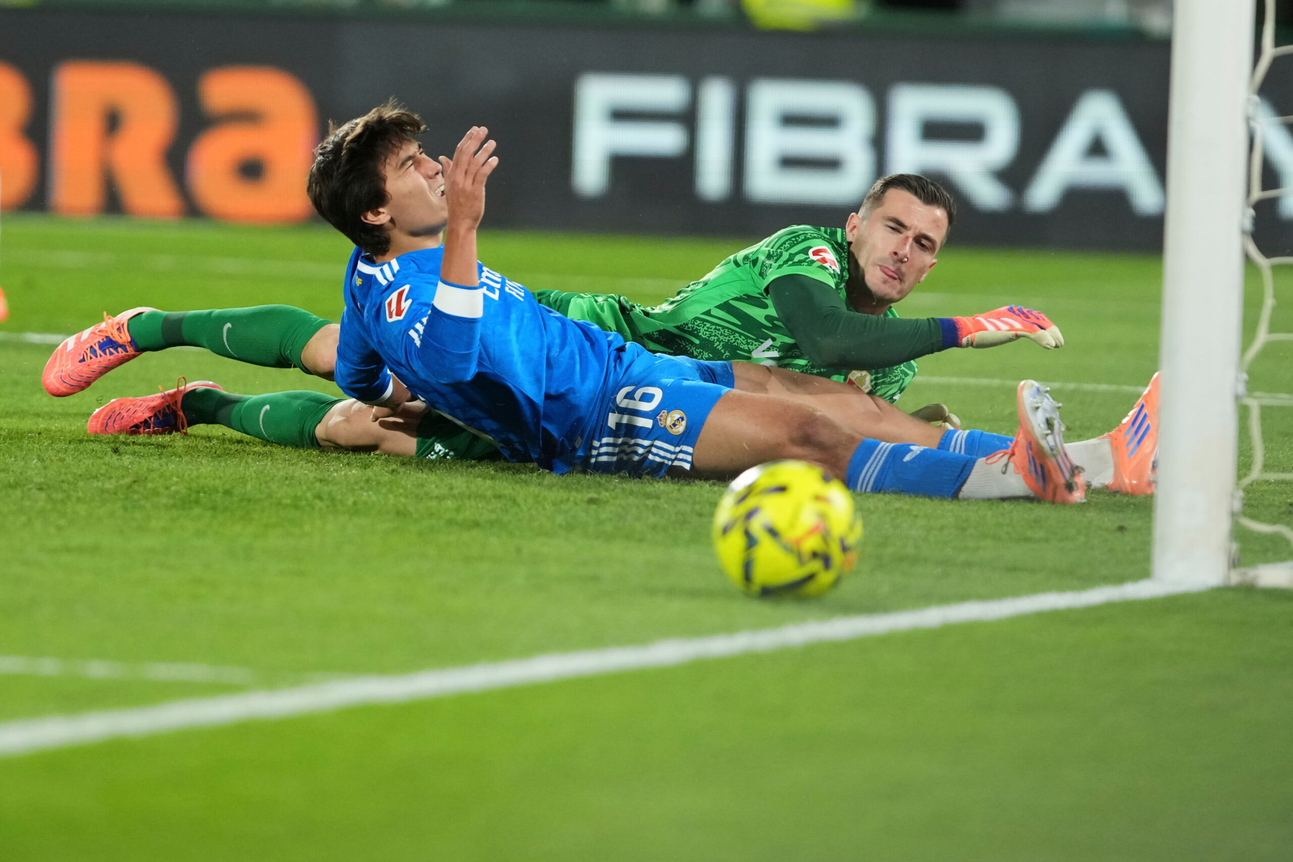 Barazim me shumë polemika ndaj Elçes  dy golat e madrilenëve kontestohen në Spanjë