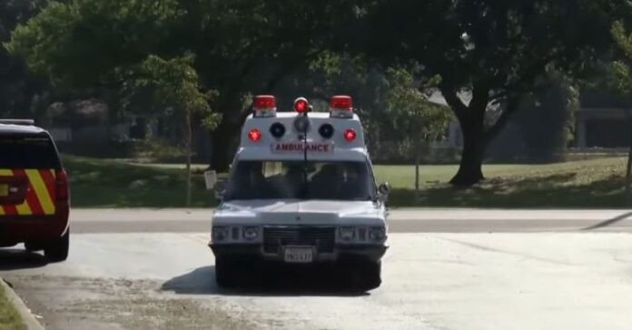 Autoambulanca antike bën udhëtimin 5 200 kilometërsh dhe thyen rekordin botëror