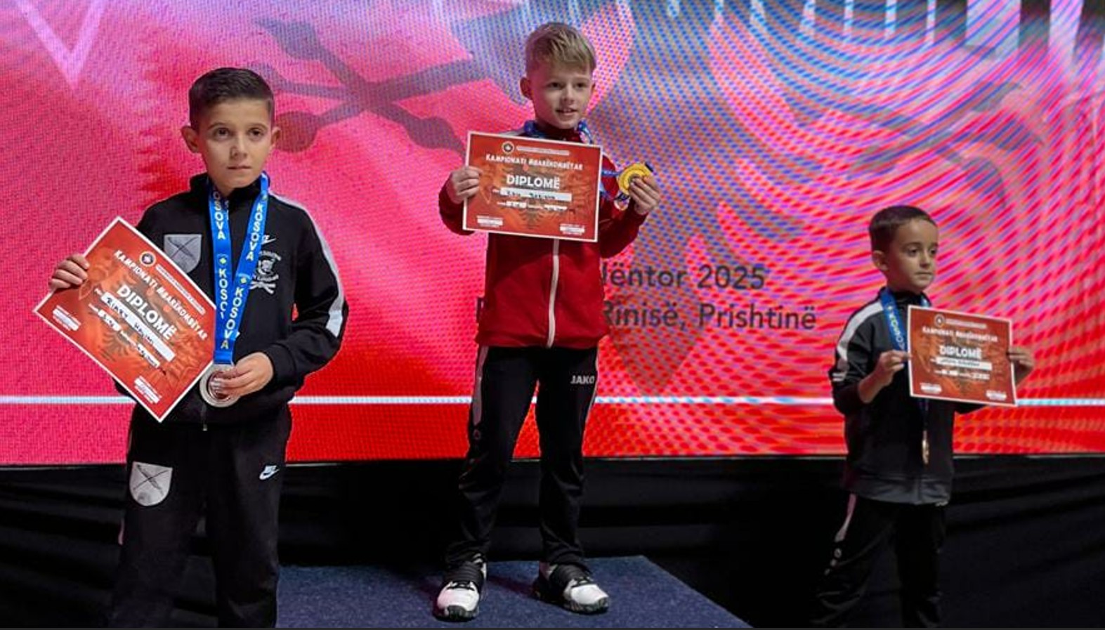 Karateisti shkupjan fiton vendin e parë në Kampionatin Mbarëkombëtar