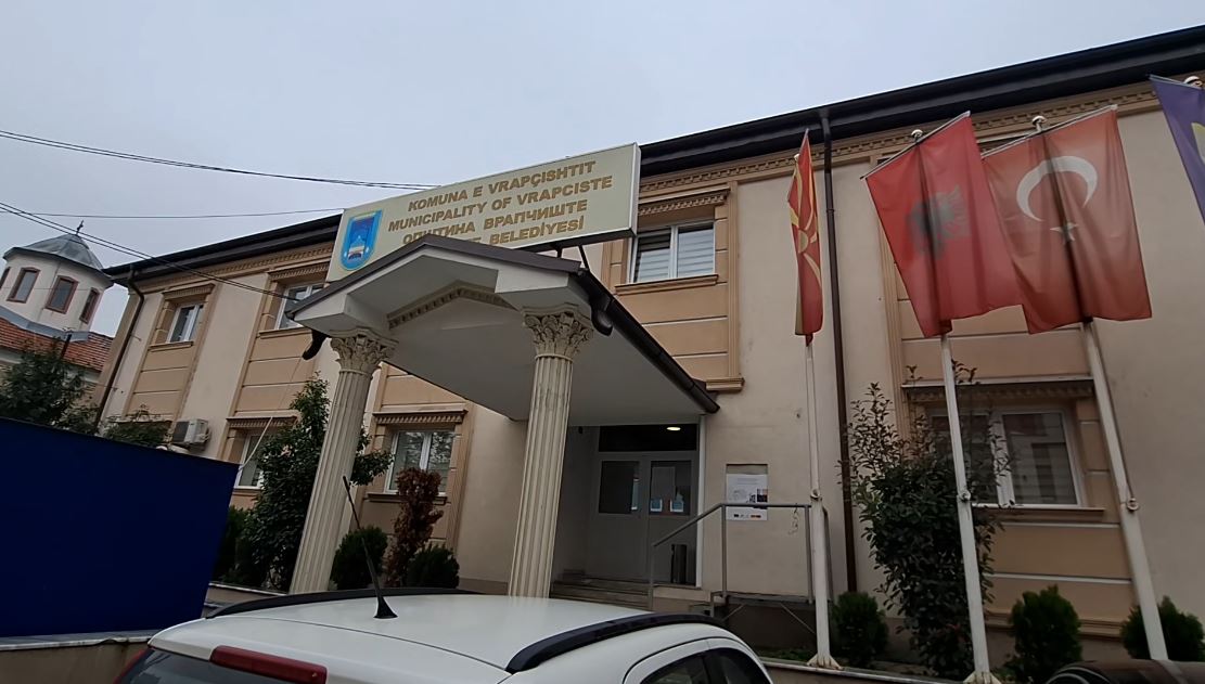 Komuna e Vrapçishtit mbylli dyert  çelësat i janë dorëzuar kryeministrit