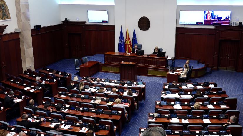 Mbushen vendet e zbrazëta në Qeveri  Muamet Hoxha dhe Bekim Sali u zgjodhen ministra te rinj