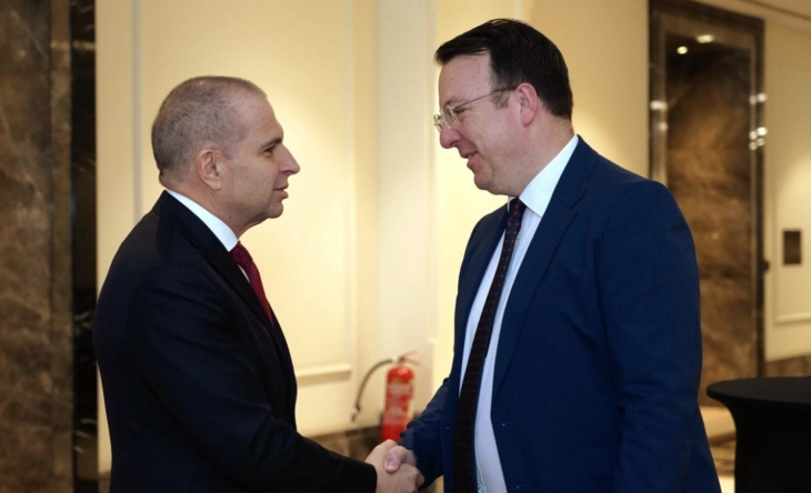 Maqedonia dhe Bullgaria nënshkruajnë marrëveshjeje për ndërtimin e tunelit hekurudhor ndërkufitar me Bullgarinë