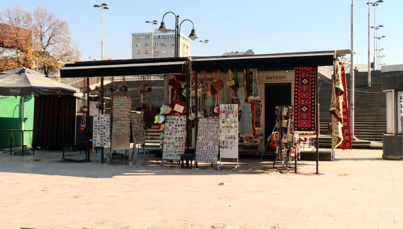 Nga java që vjen komuna Qendër do të largojë tezgat dhe objektet e vendosura në mënyrë ilegale në hyrje të Çarshisë dhe rreth sheshit  Filipi i Dytë 