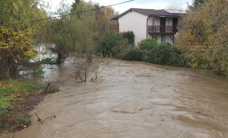 QMK  50 shtëpi  depo  bodrume dhe zona bujqësore të përmbytura