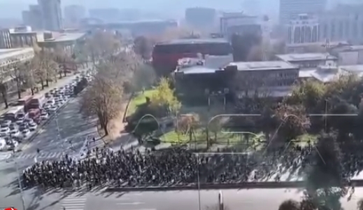 Protestues nga disa qytete të vendit  të shoqëruar nga familjar të viktimave të tragjedisë së Koçanit  sot marshuan për drejtësi rrugëve të Shkupit