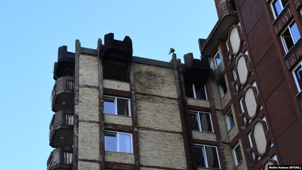 numri-i-viktimave-nga-zjarri-ne-tuzlla-rritet-ne-13