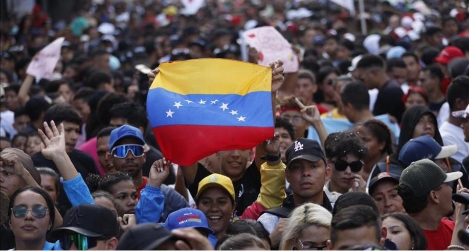 Venezuelë  mijëra njerëz marshojnë në protestën kundër  kërcënimeve  të SHBA së
