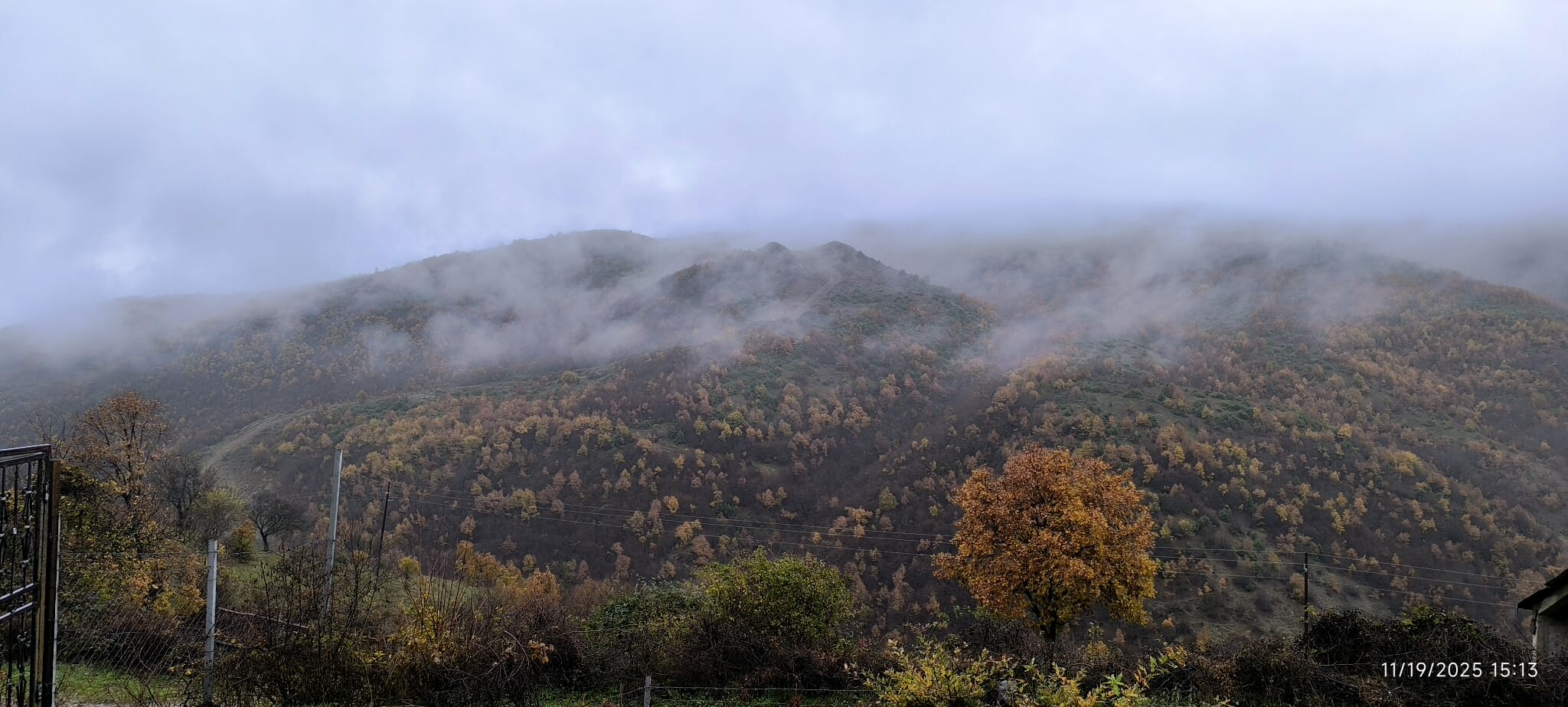Moti me vranësira dhe reshje lokale të shiut  temperatura deri në 13 gradë