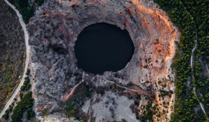 Shkencëtarët kanë zbuluar kraterin më të madh të fshehur në Kinë