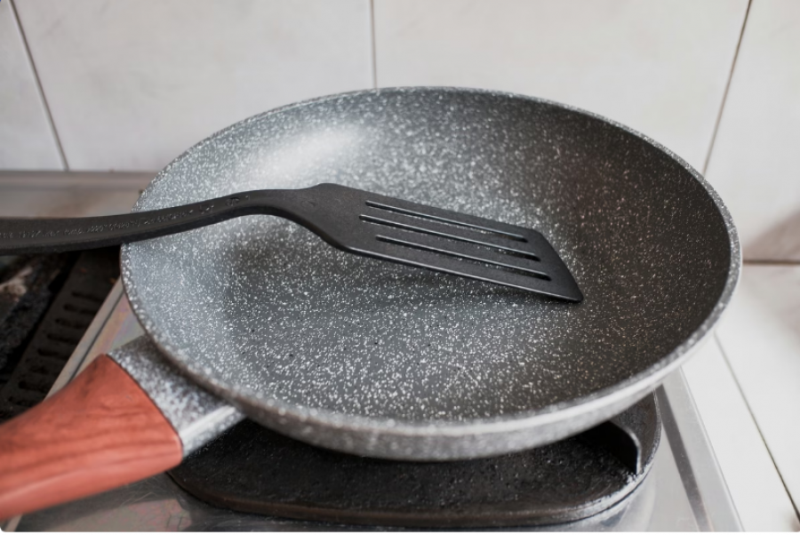 Ushqimet që nuk duhet t i gatuani në një tigan tefloni