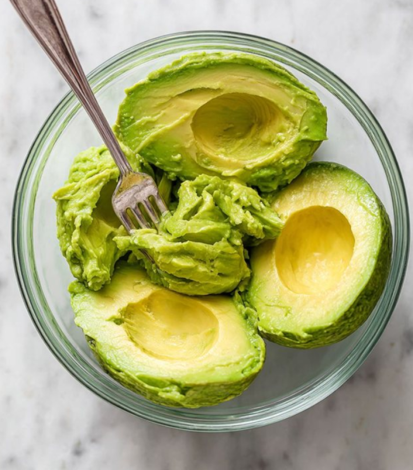 nga-tershera-te-avokado-njihuni-me-ushqimet-qe-ndihmojne-ne-uljen-e-kolesterolit