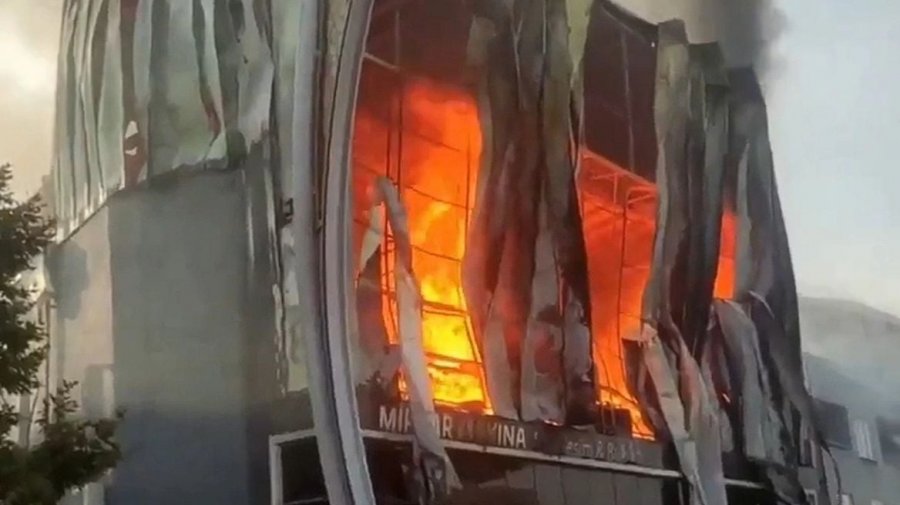 Përfshihet nga flakët një depo parfumesh në Turqi  humbin jetën 6 persona  plagosën 2 të tjerë