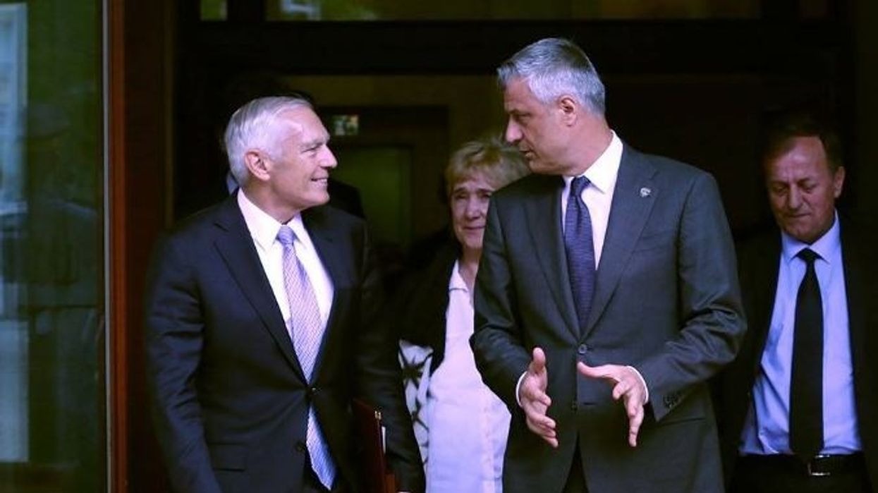 Clark dëshmon të hënën në Hagë