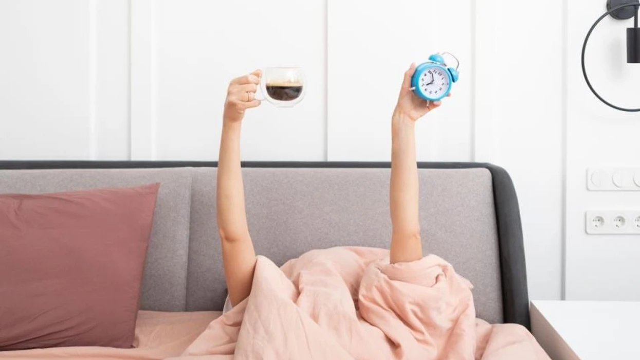 rituali-30-sekondesh-qe-bejne-cdo-mengjes-njerezit-e-suksesshem-zakoni-i-vogel-qe-ndryshon-gjithe-diten