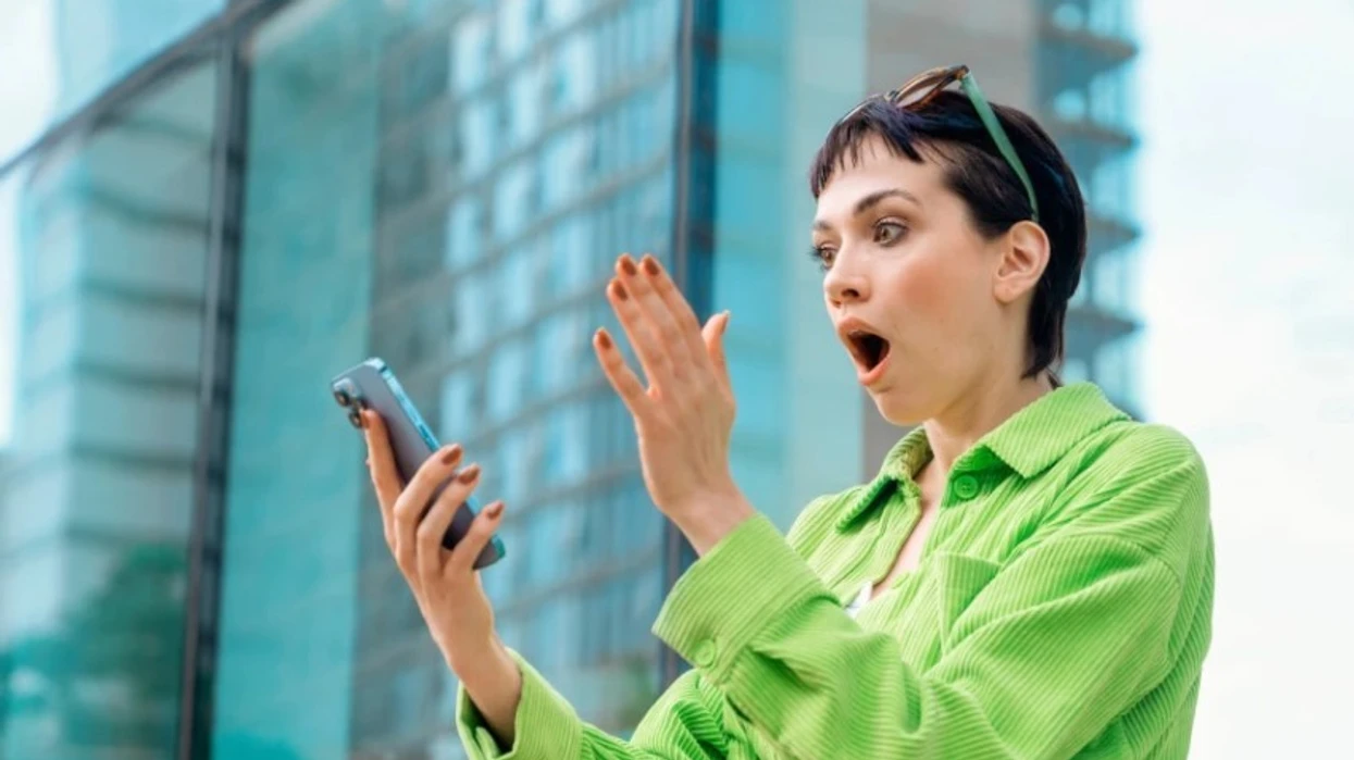 Pse telefoni juaj tregon sinjal të plotë edhe kur lidhja mezi punon 