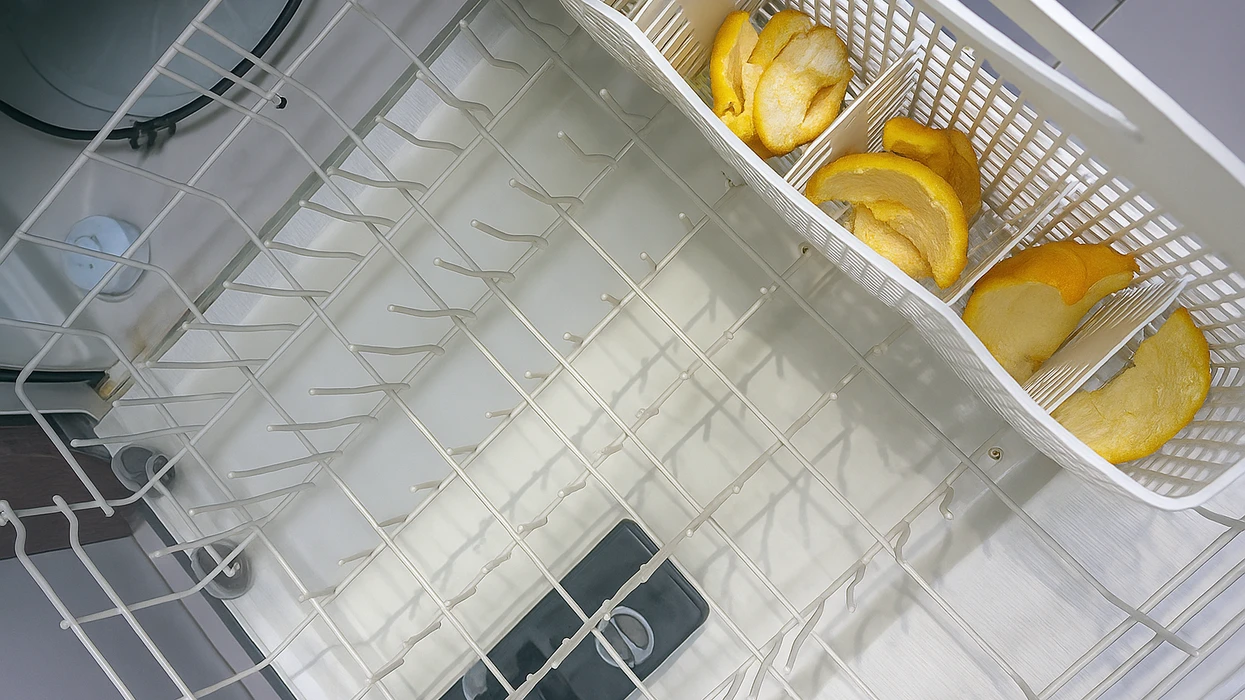 Vendosni lëkurat e portokallit në enëlarëse   do ta adhuroni këtë truk aromatik 