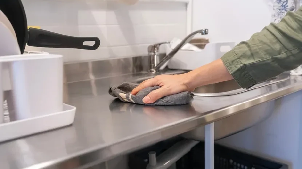 Çeliku inoks po rikthehet në kuzhinë  Një zgjedhje elegante apo sfidë praktike 