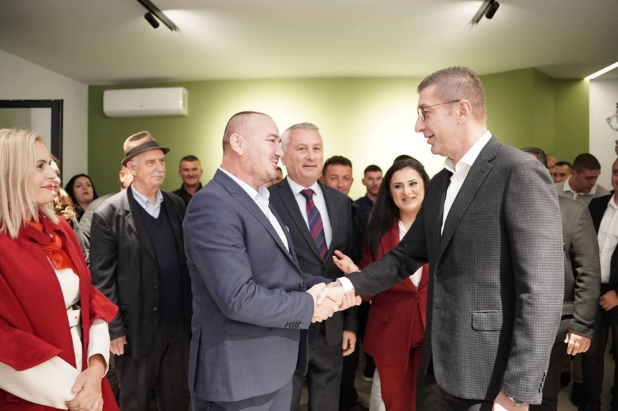 Çka i porositi dje Mickoski  maqedonasit që jetojnë në Shqipëri 