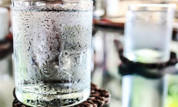 para-apo-pas-ngrenies-kur-eshte-koha-e-duhur-per-te-pire-uje