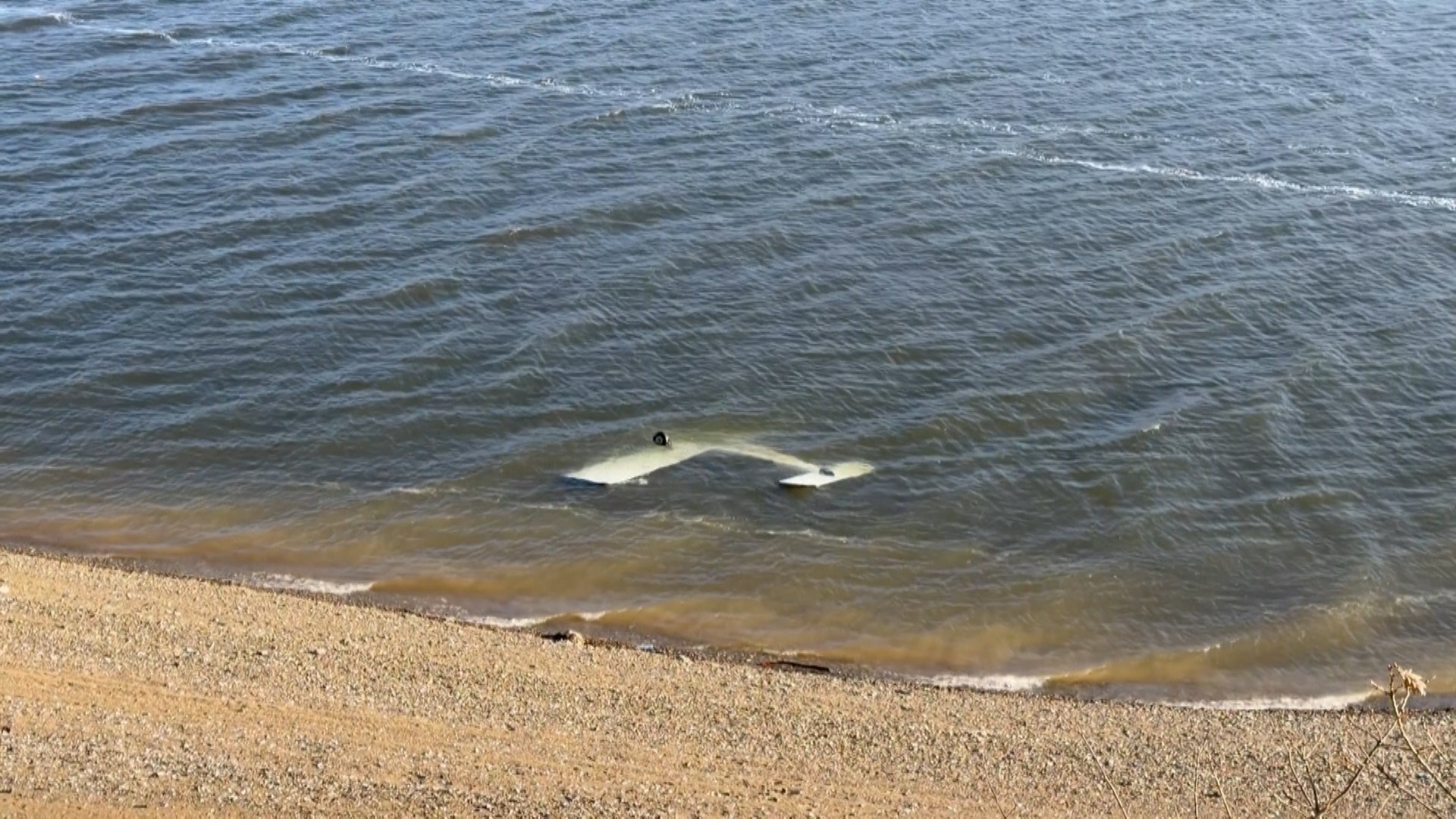 Komiteti për Hetimin e Aksidenteve Ajrore po heton rrëzimin e avionit sportiv në Liqenin e Mavrovës