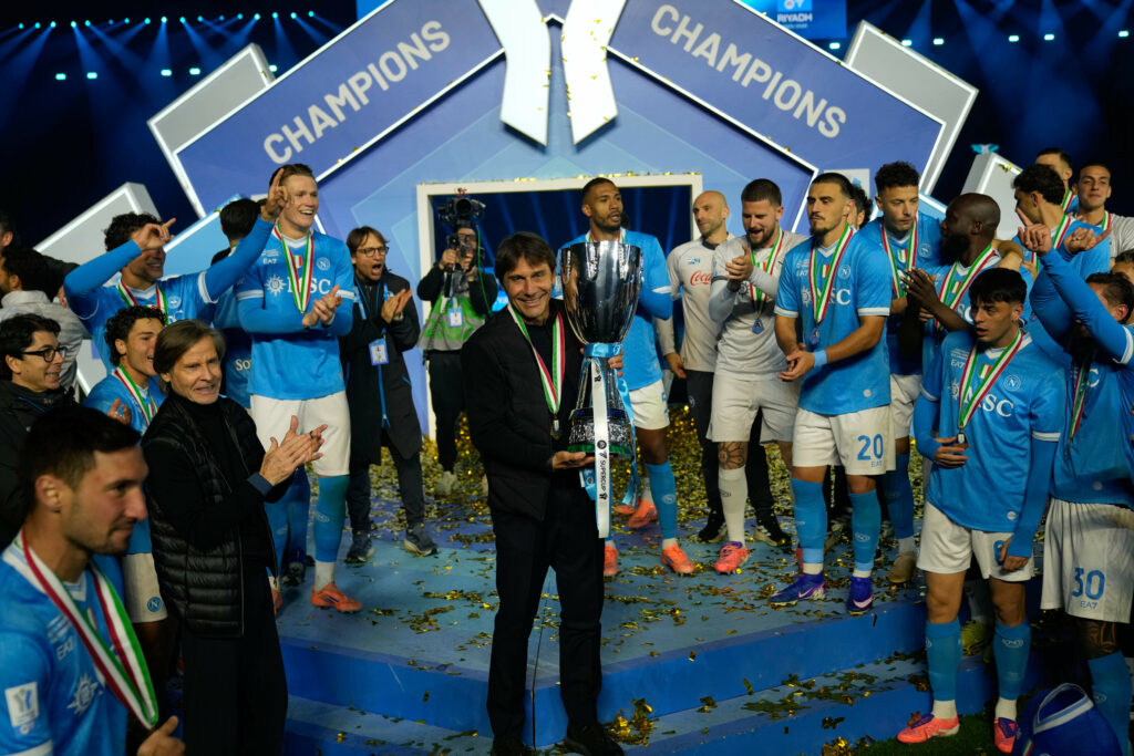 Napoli triumfon në finalen e Superkupës  Konte rrit statusin e trofeve