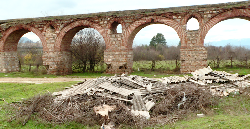 Akuedukti i Shkupit shndërrohet në deponi ilegale