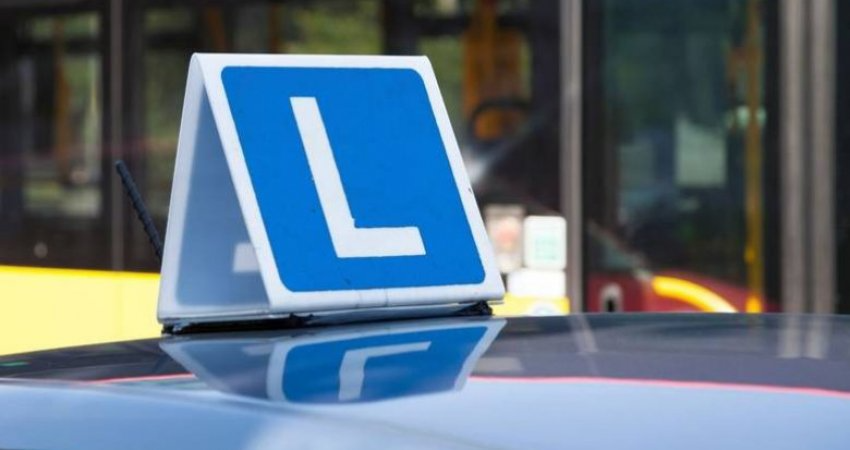 mbi-40-autoshkolla-kane-formuar-kartel-per-percaktim-te-perbashket-te-cmimeve