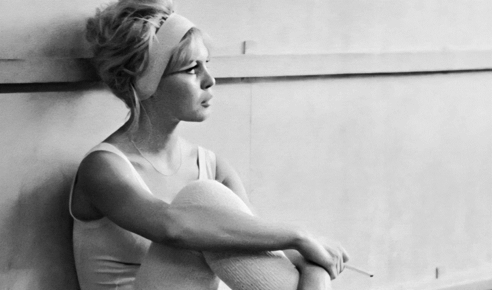 Si një vajzë e pasur u rrit mes dhimbjes dhe rregullave të rrepta  fëmijëria që ndryshoi përjetësisht Brigitte Bardot