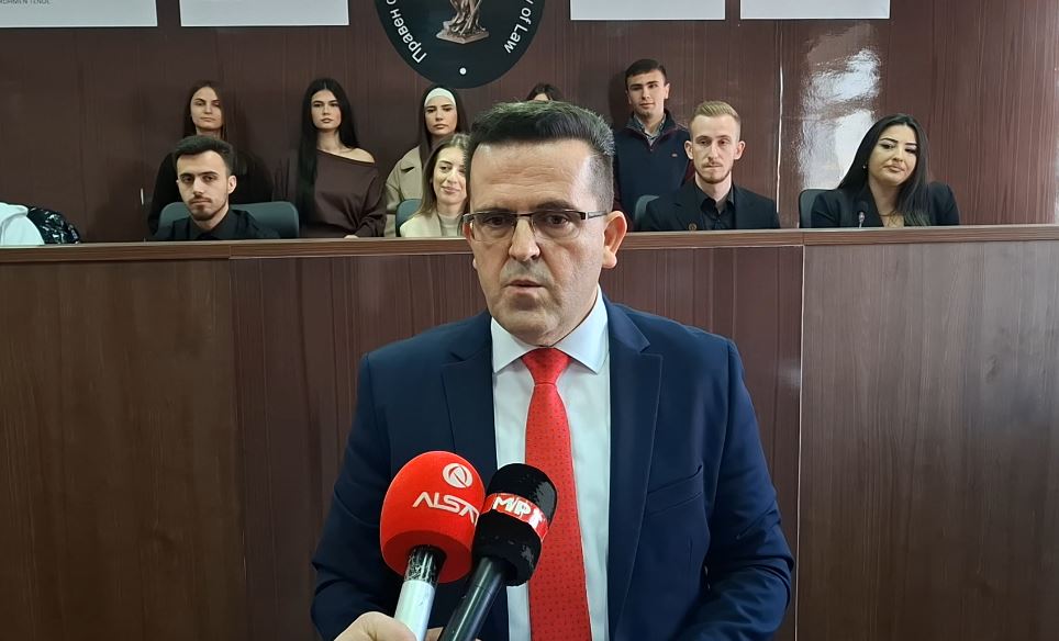 Selmani  Shqiptarët vazhdojnë të përballen me mungesë të shërbimeve cilësore nga institucionet