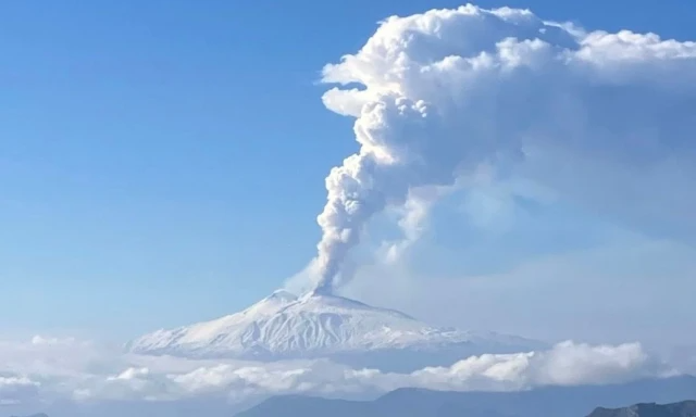 Shpërthen vullkani Etna në Siçili  pamjet mbresëlënëse