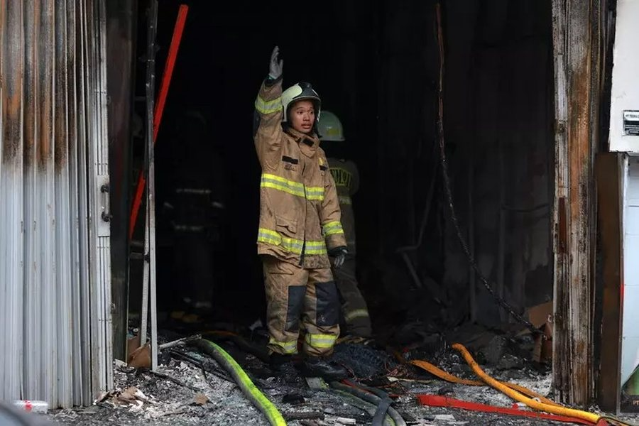 U përfshinë nga flakët ndërsa flinin në dhomat e tyre  16 viktima nga zjarri në një azil pleqsh në Indonezi