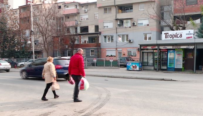 Mungesa e vizë bardhave  rrezikon jetën e këmbësorëve në Çair