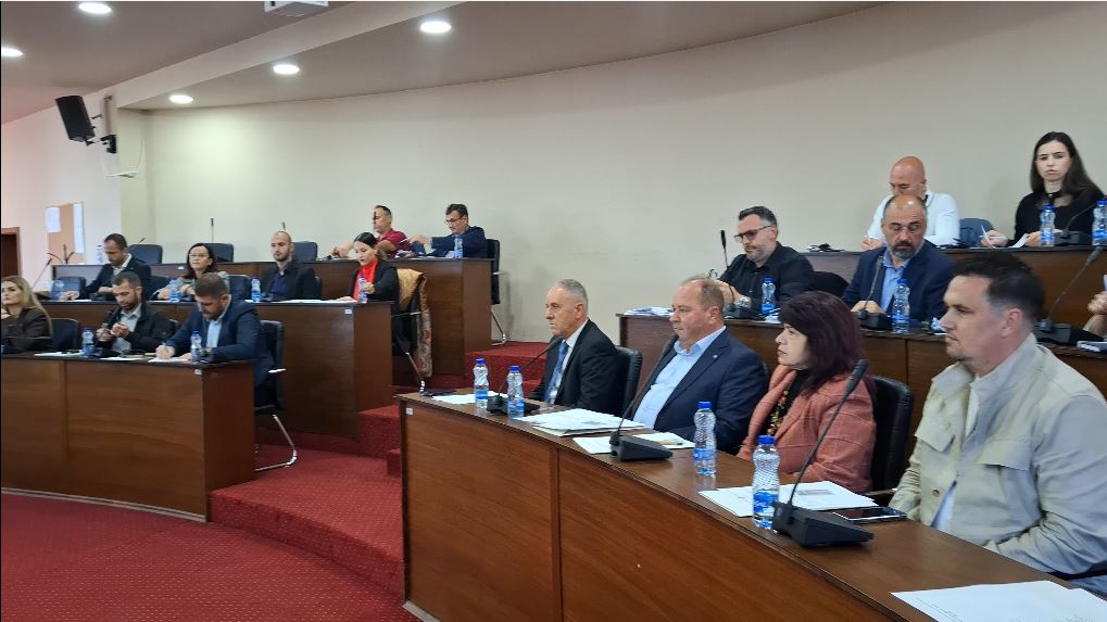 Kreu i Këshillit Komunal në Strugë  peng i mosmarrëveshjeve politike