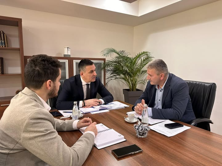 Menaxhimi i të dhënave gjeohapësinore në fokus të takimit Hoxha Suma