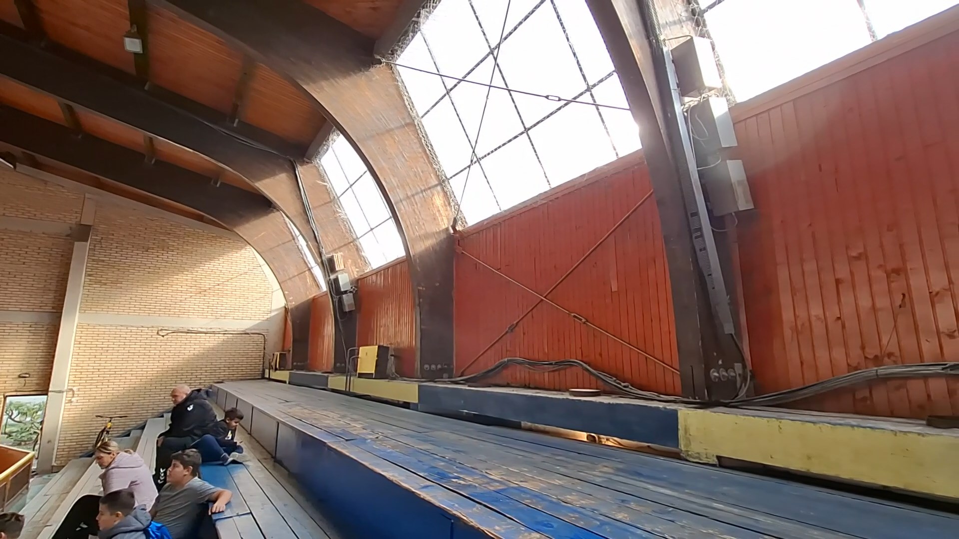 KONTROLLI   Salla e sportit në Strugë  e mbyllur