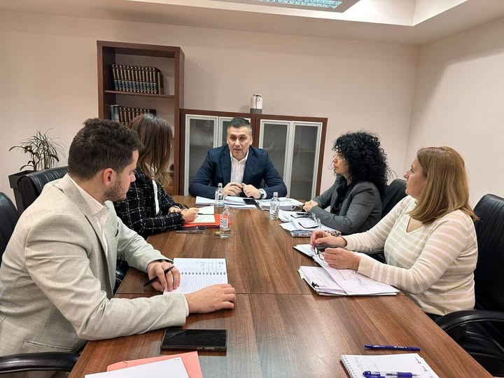 Hoxha  Përballja me ndotjen e ajrit është prioriteti im  zero tolerancë për ndotësit 