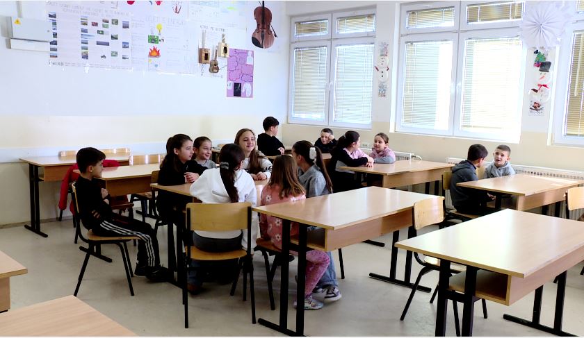 Përfundon gjysmë vjetori shkollor  nxënësit mezi presin pushimin