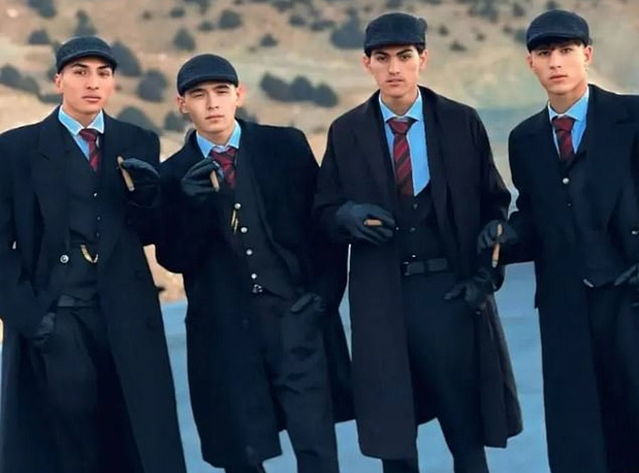 Visheshin si  Peaky Blinders   Talibanët arrestojnë katër të rinj