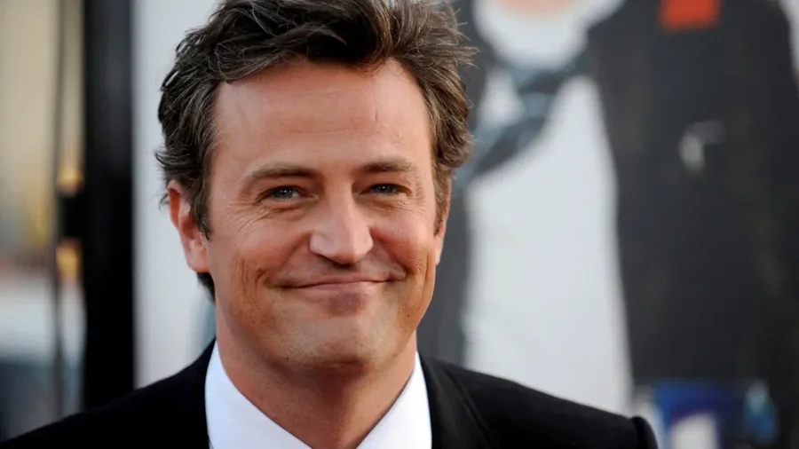 e-tallnin-ne-mesazhe-denohet-nje-mjek-i-dyte-per-rastin-e-vdekjes-se-yllit-te-friends-matthew-perry