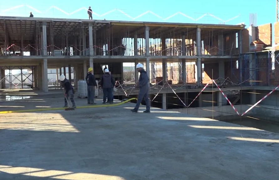 Katër milionë euro për pishinën gjysmë olimpike që do të shërbejë për Lojërat Mesdhetare