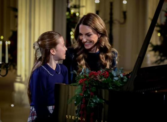 princesha-e-uellsit-dhe-princesha-charlotte-performojne-nje-duet-pianoje-per-krishtlindjen