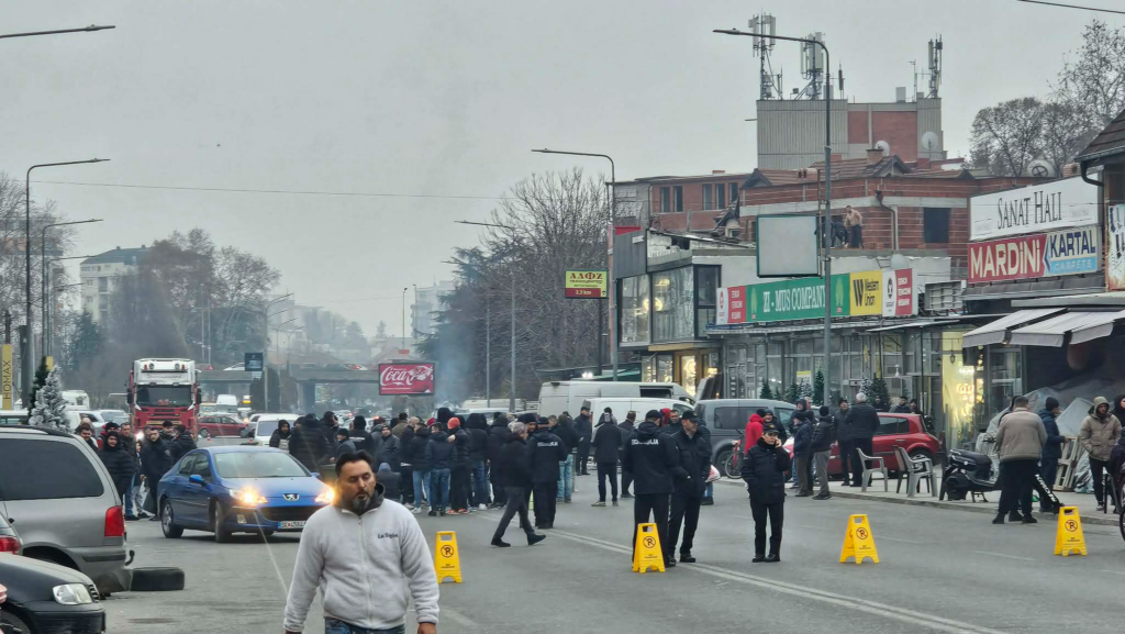 Banorët e rrugës së  plastikave  në protestë  kjo është arsyeja