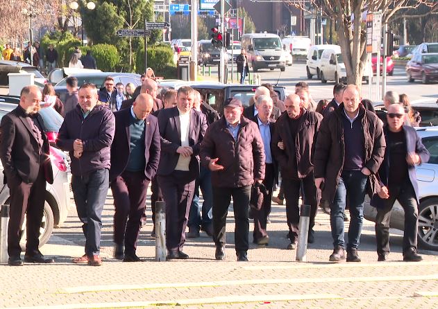 UÇK Protesta  Përkundër paralajmërimeve për mos politizim  konferenca e sotme u  gllabërua  nga BDI ja