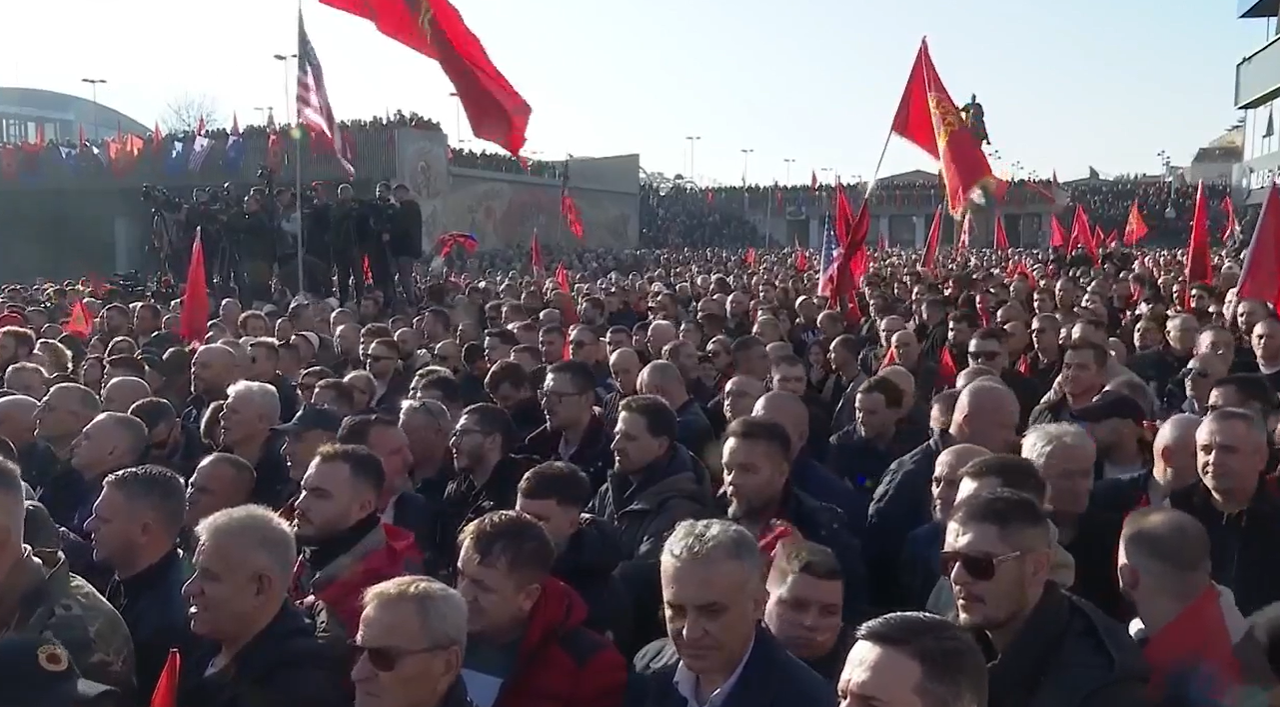 Protestë në Shkup nën moton  Çlirimtarët duhet të nderohen  jo të gjykohen   Kërkohet liri për ish krerët e UÇK së