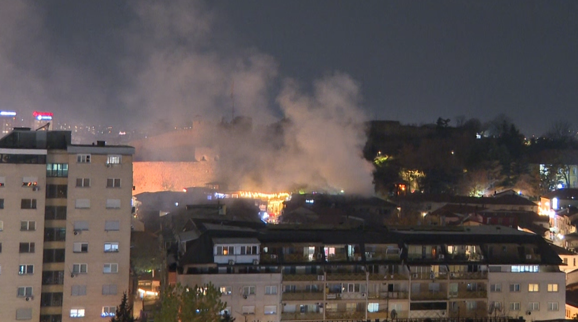 Zjarr në Çarshinë e Vjetër të Shkupit