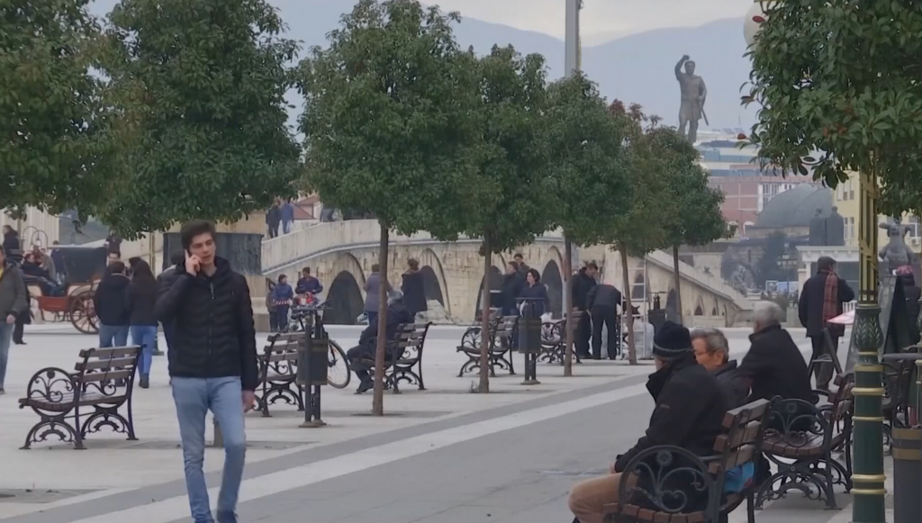 Festat e fund vitit  Standardi i ulët jetësor i detyron qytetarët që natën festive ta kalojnë në shtëpi