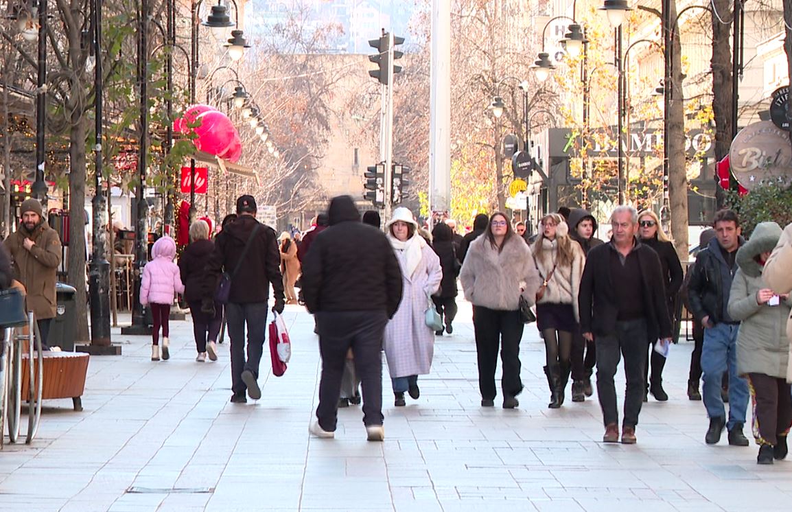 Të rinjtë kanë filluar festimet  gjallëri më të madhe gjatë ditës kishte në Qendër