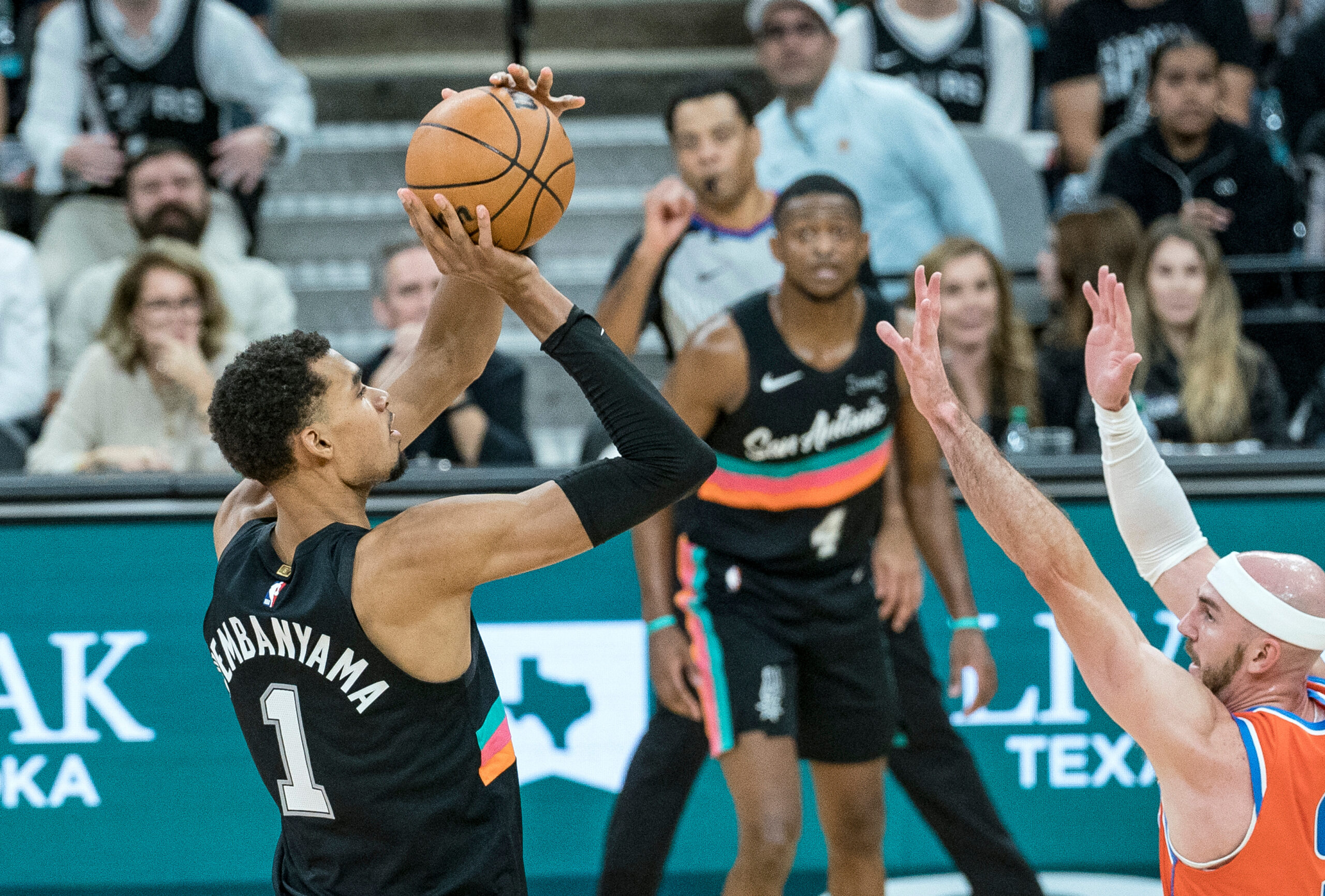 Disfatë e katërt për Oklahomën  Feniksi  demolon  Lejkersin